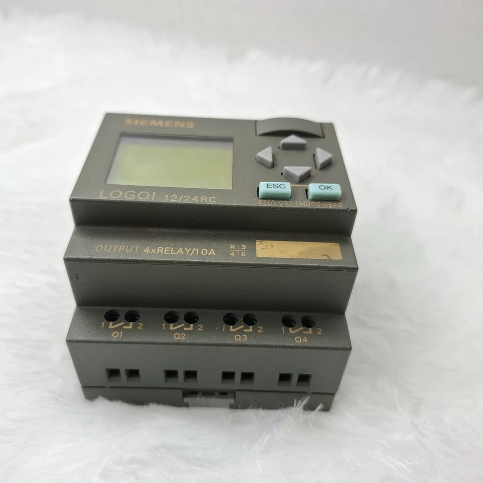 Siemens 6ED1052-1MD00-0BA6 12/24RC LOGO PLC 24VDC (minor cosmetic damaged)
